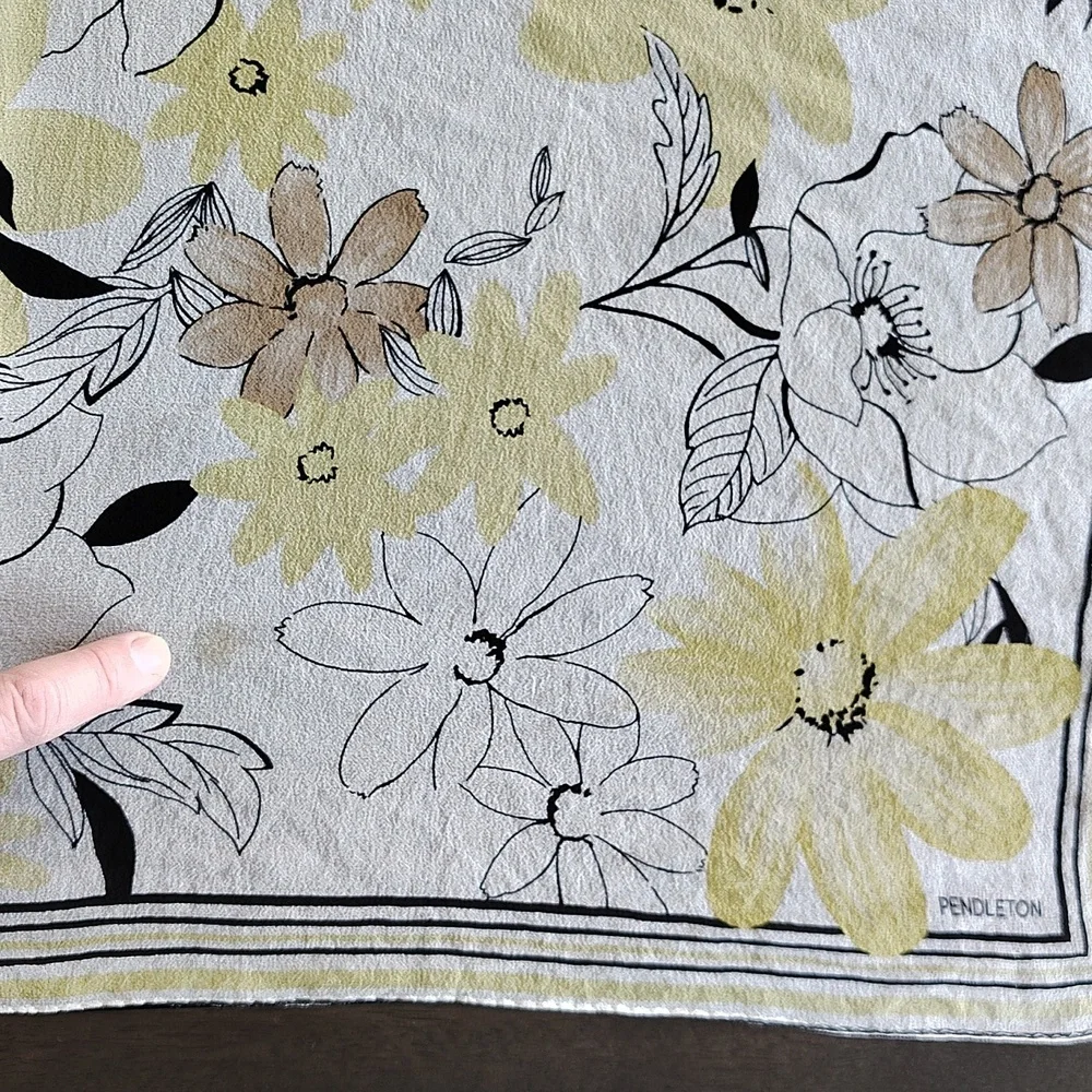 💛 Pendleton Silk Scarf. Yellow with Flowers. - Picture 6 of 8